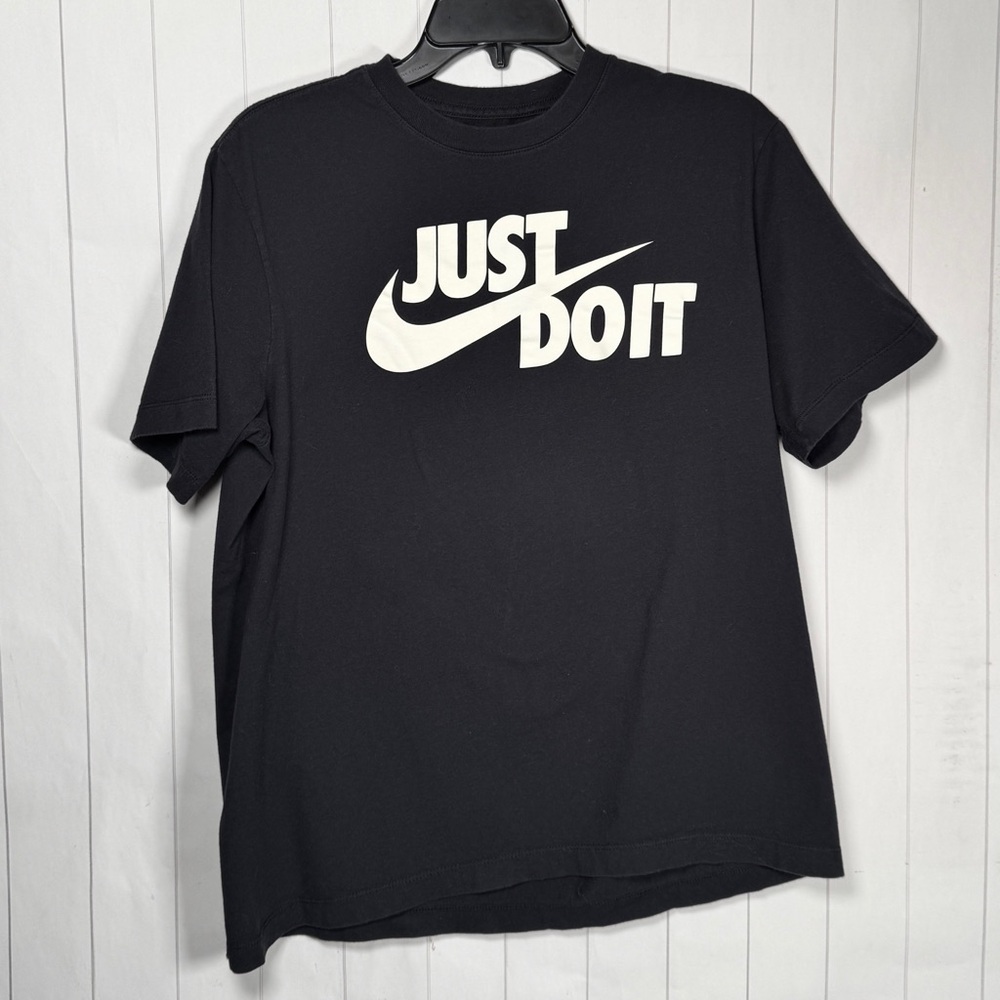 The Nike Tee "Just Do It" Logo Swoosh Graphic T-shirt Black Cotton Crewneck M